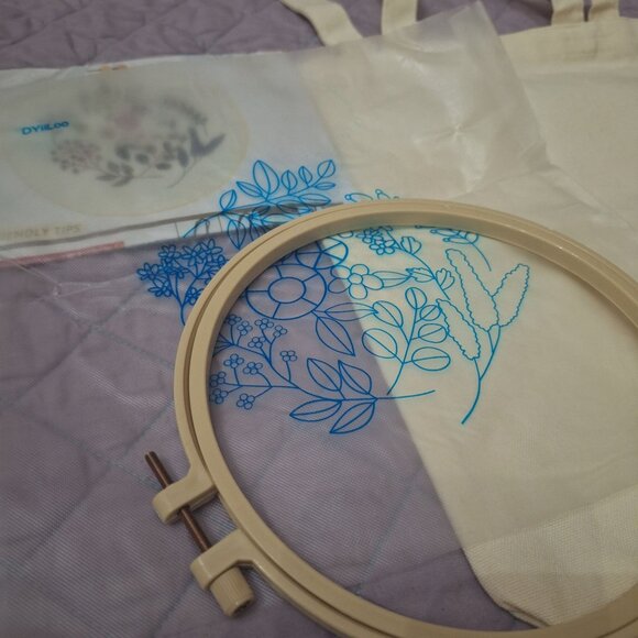 DIY Embroidery Kit With Floral Pattern For Tote Bag Hoop Flowers Canvas Kit Gift - Picture 3 of 5